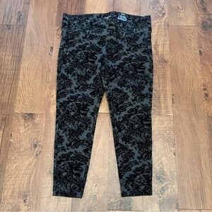 NWT Womens torrid flocked pixie pants 1/1X/14-16 black gray floral hi rise